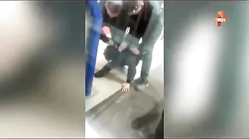 Охранники супермаркета в Воронеже жестоко избили мужчину из-за пачки кальмаров