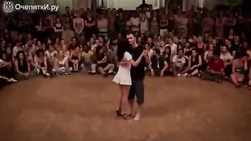 Красивый и заводной танец пары
