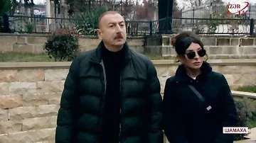 Президент Ильхам Алиев и первая леди Мехрибан Алиева ознакомились с работами по благоустройству, проведенными на территории, прилегающей к усыпальнице Шаххандан в Шамахе