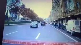 Совершивший аварию в Баку водитель скрылся с места происшествия