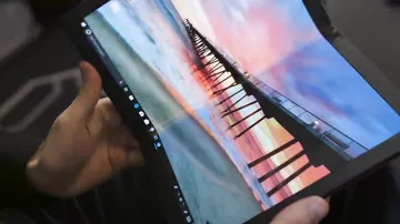 Elastik ekranlı “Lenovo” noutbukunun seriyalı versiyası təqdim edilib