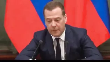 Medvedev istefa xəbərini belə verib