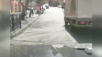 Bakıda bahalı avtomobillərin toqquşma anı - ANBAAN