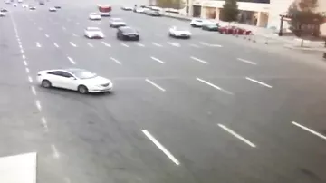 Sürücü qayda pozaraq iki avtomobili qəzaya saldı