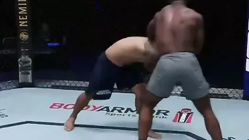 Боец MMA нокаутировал соперника и напугал главу UFC