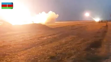 Düşmən mövqeləri bombalanır