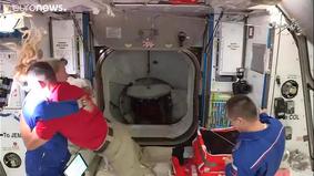 Как космонавты встретили астронавтов - Crew Dragon пристыковался к МКС