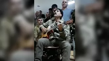 Азербайджанские солдаты на отдыхе – одни "грозятся" украсть невесту, другие поют песни  (4)