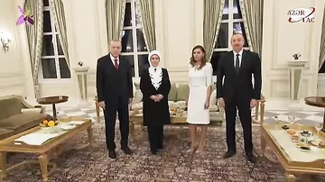 От имени Президента Ильхама Алиева и его супруги Мехрибан Алиевой дан обед в честь Президента Реджепа Тайипа Эрдогана и его супруги Эмине Эрдоган